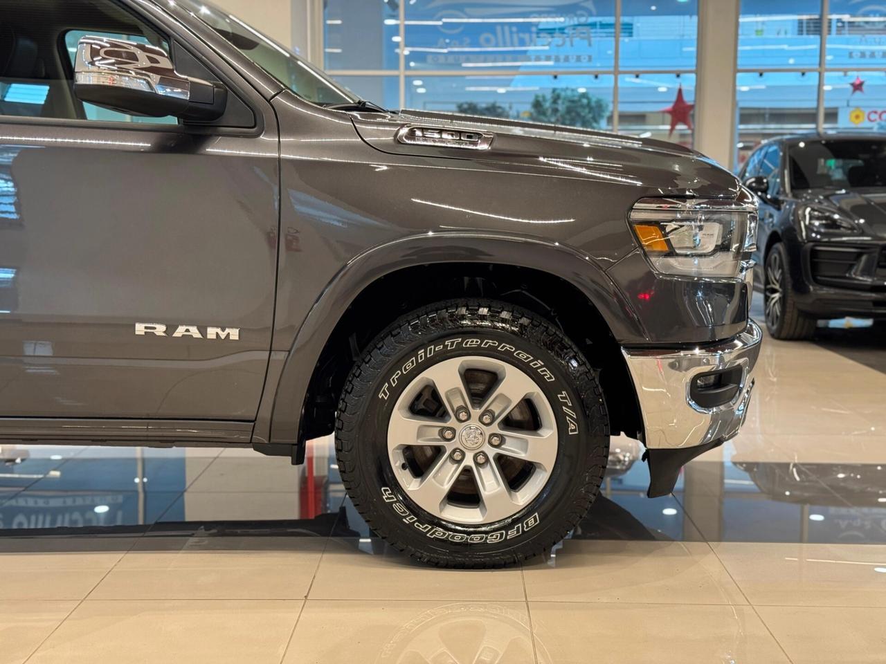 Dodge RAM 1500 5.7 LARAMIE CAB 4WD 395CV auto