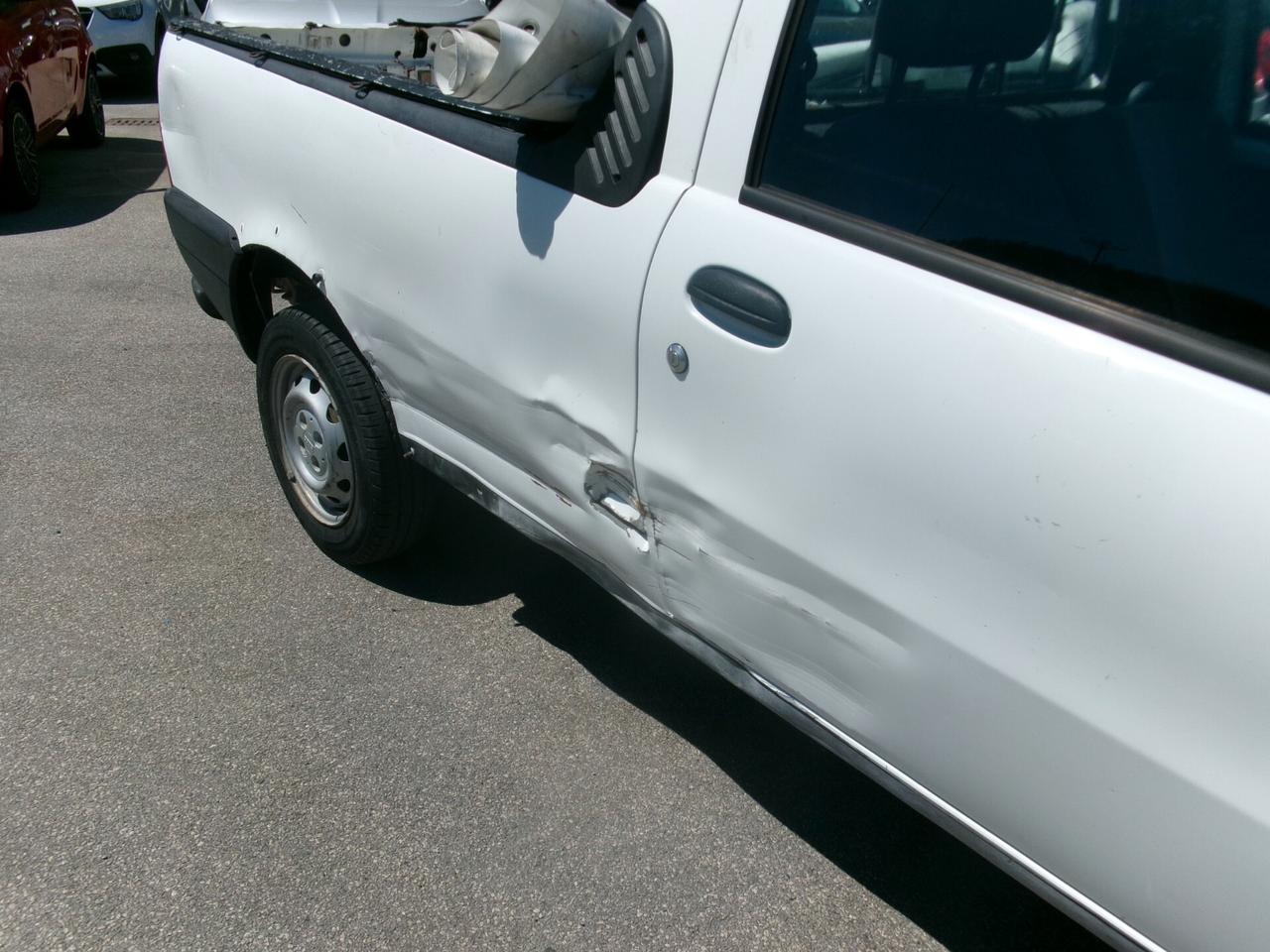 Fiat Strada 1.9 DIESEL PICK-UP 110000 KM CARROZZERIA COME DA FOTO