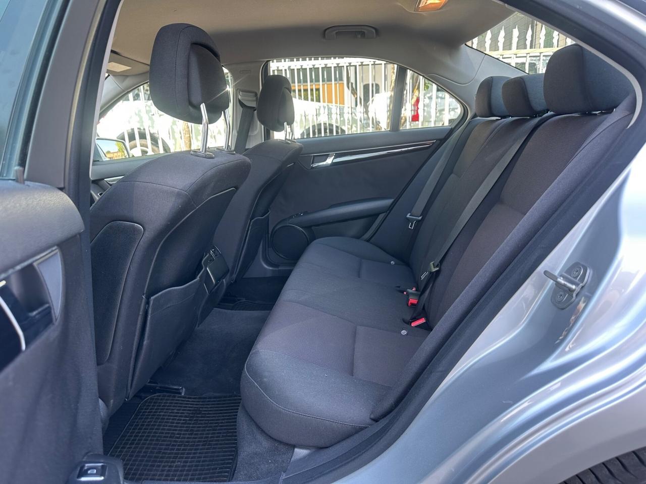 Mercedes-benz C 220 CDI BlueEFFICIENCY Avantgarde