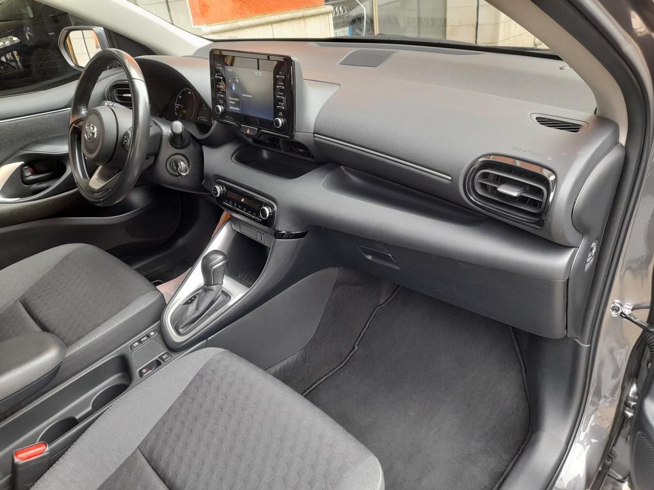 TOYOTA YARIS 1.5 HYBRID 5P BUSINESS