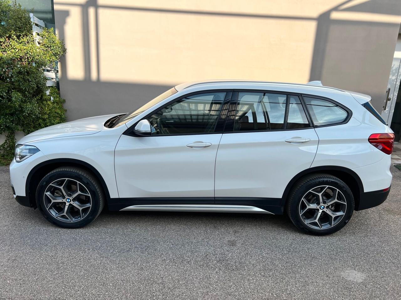 Bmw X1 sdrive18d xLine AUTOM. NAVI/PELLE/PDC/LED