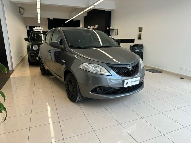 Lancia Ypsilon 1.0 FireFly 5 porte S&S Hybrid Ecochic Silver