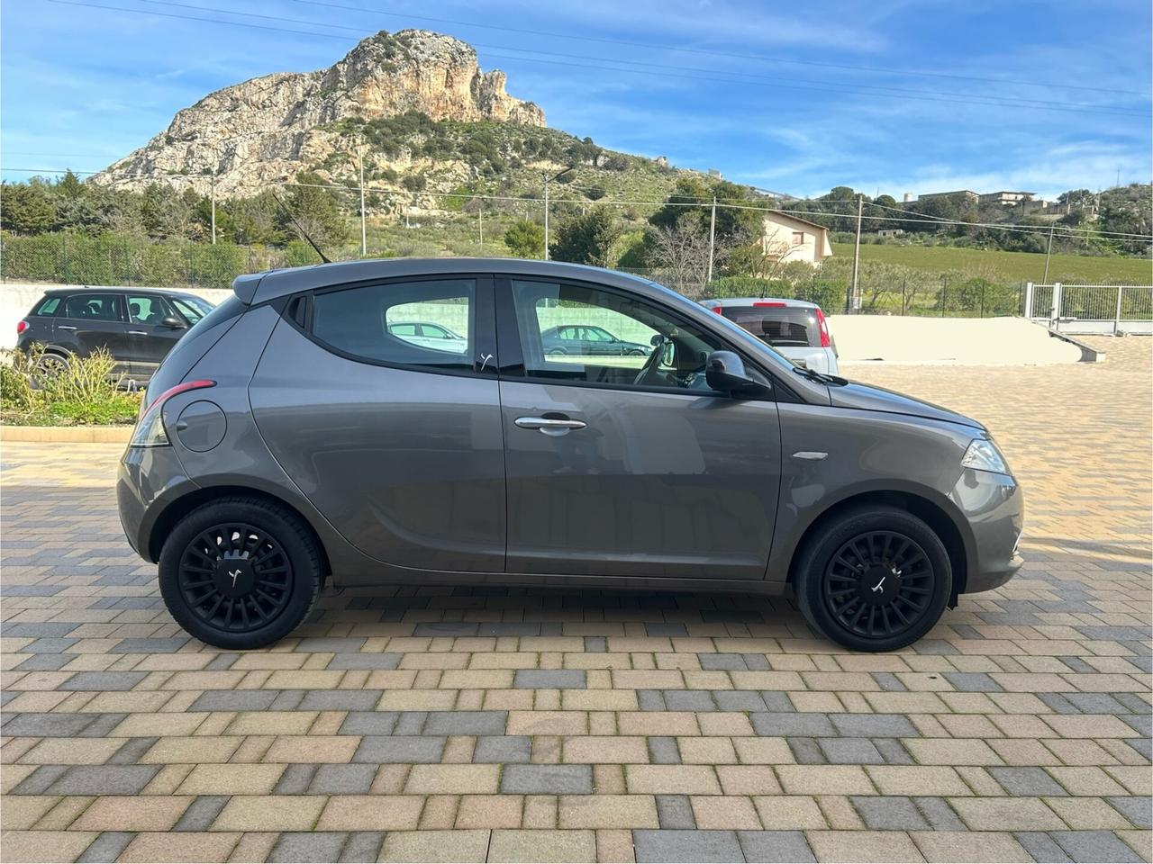 Lancia Ypsilon 1.2 69 CV 5 porte S&S Platinum