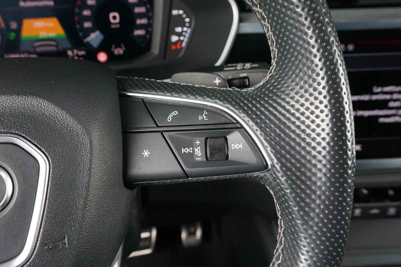 Audi Q3 SPB 45 TFSI E-Tron S tronic line Identity Black