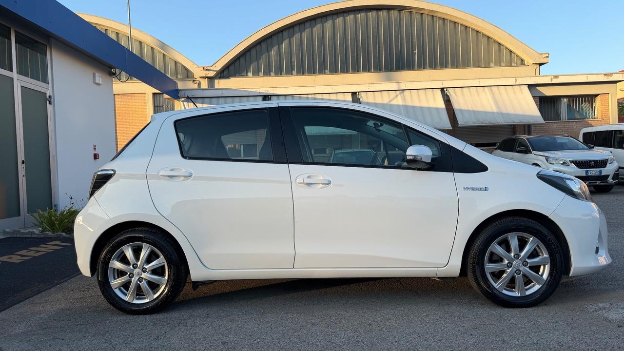 Toyota Yaris 1.5 Hybrid AUTOMATICA!