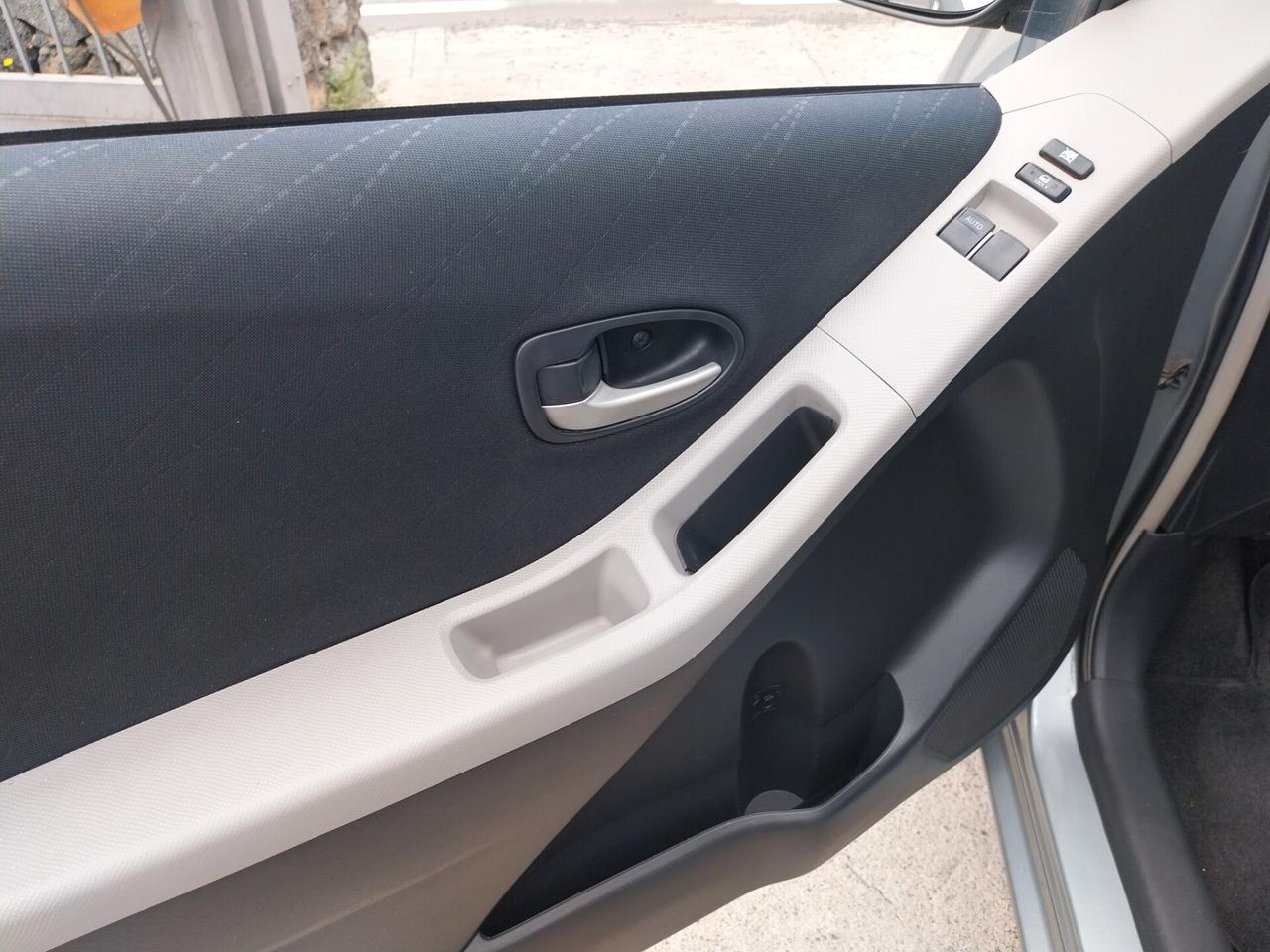 TOYOTA YARIS 1.0 BENZINA 120.000 KM 2008
