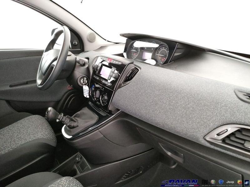 Lancia Ypsilon 1.0 Hybrid 70cv Silver