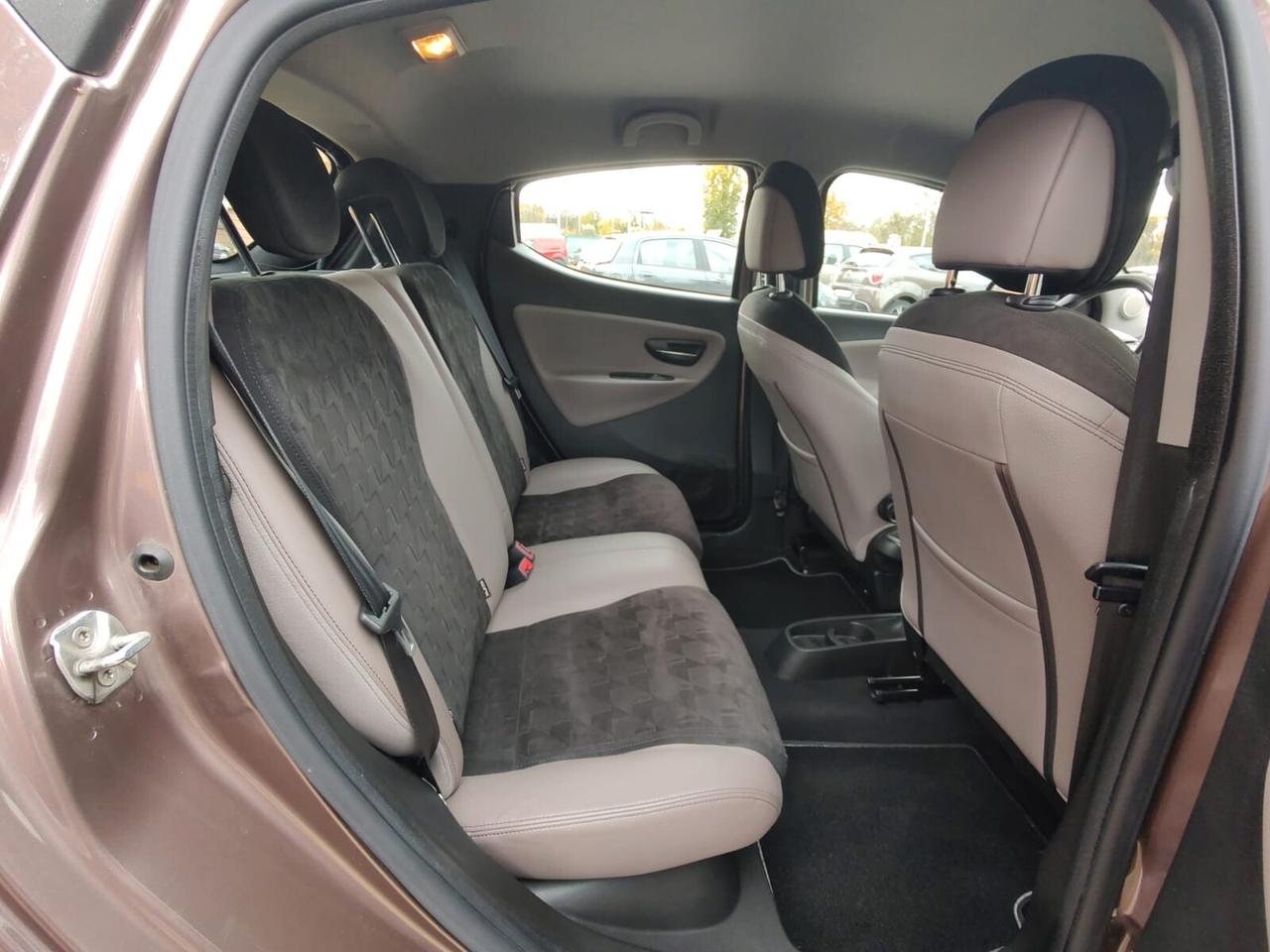 Lancia Ypsilon ELLE 5 PORTE, 1.2 8V 69CV, EURO 6B, OK NEOPATENTATI, GARANZIA L.12 MESI