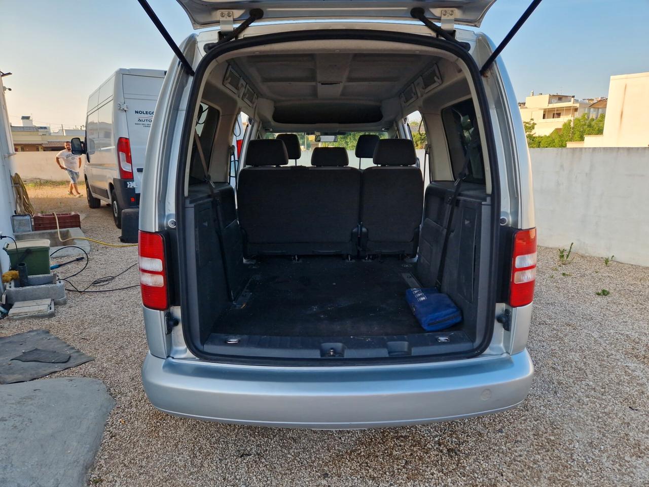 Volkswagen Caddy 1.6 TDI 102 CV passo LUNGO 7 posti.