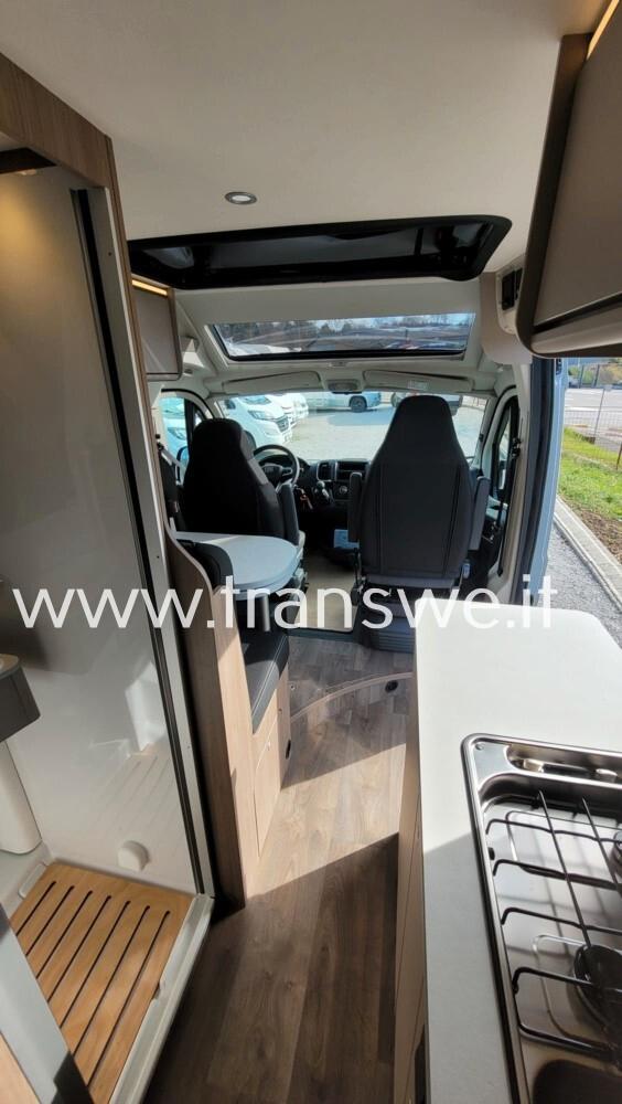 Carado CV 600 PRO+ camper van con tetto POP UP