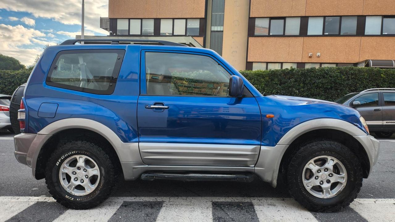 Mitsubishi Pajero 2.5 TDI 3p. GLS1
