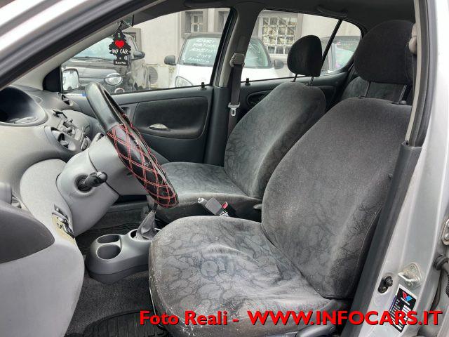 TOYOTA Yaris 1.0i 16V cat 5 porte