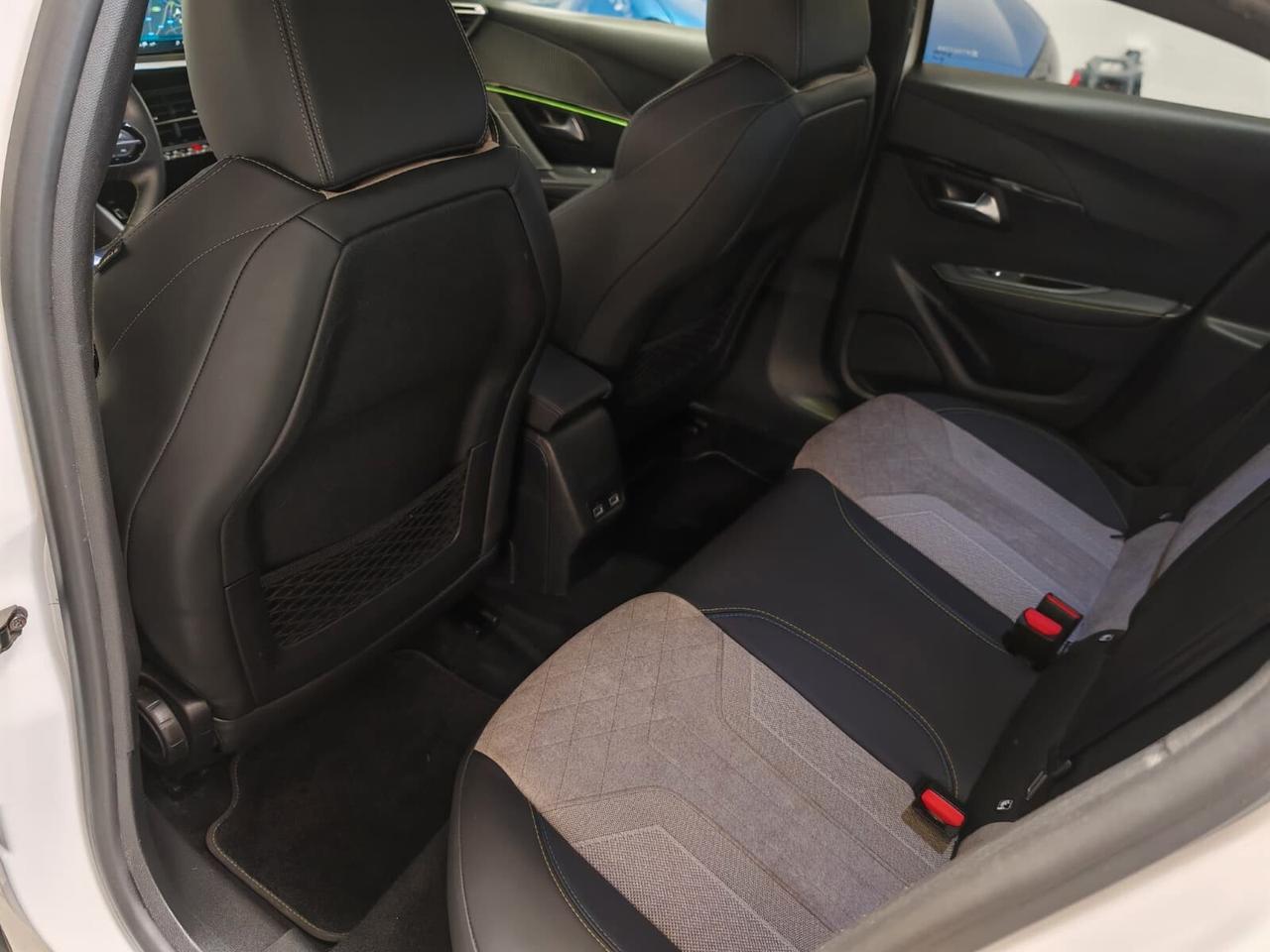 Peugeot 208 motore elettrico 136 CV 5 porte GT Pack