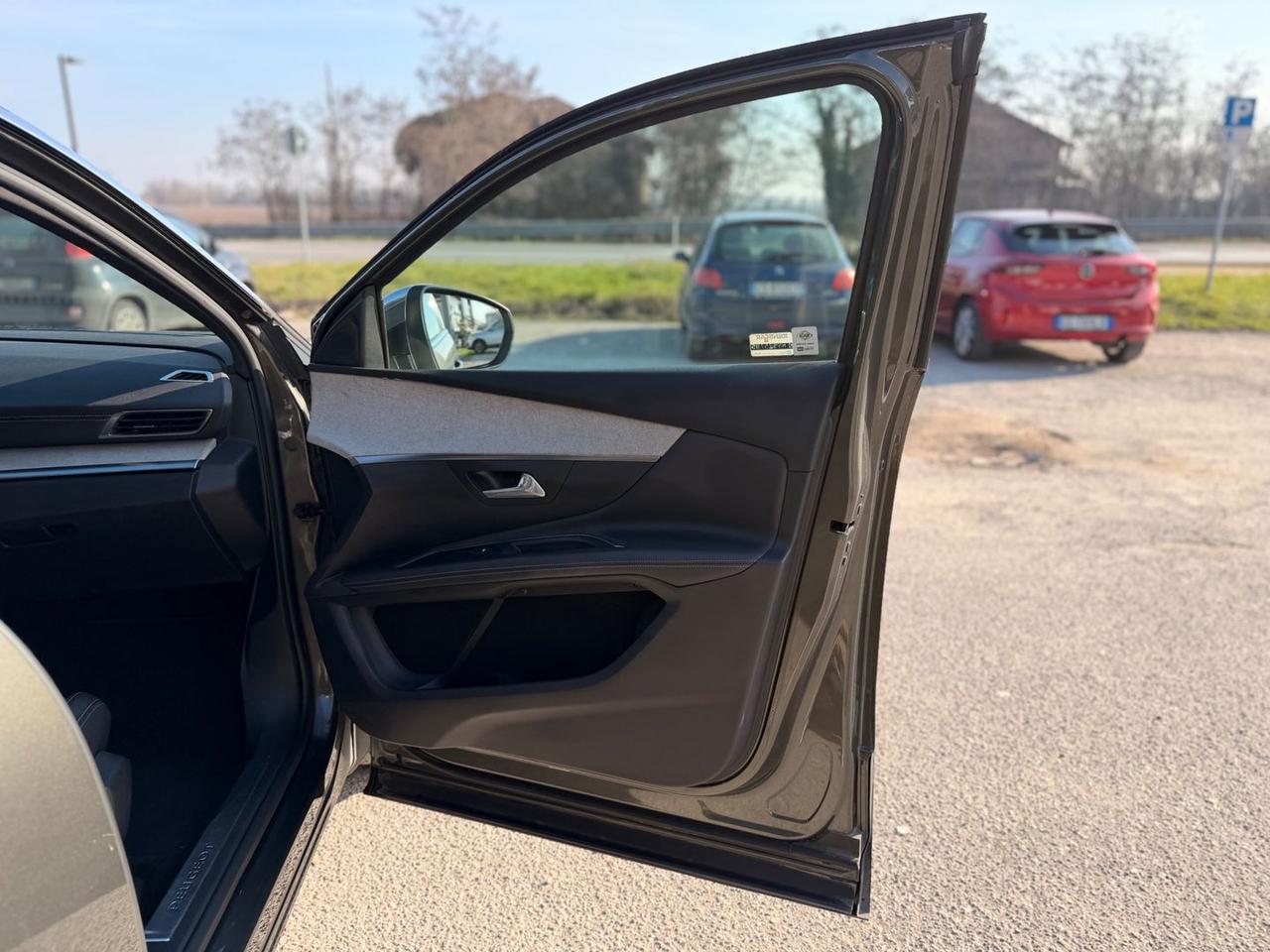 Peugeot 3008 GT 2.0 Blue HDI 180 GT B-COLOR #8587