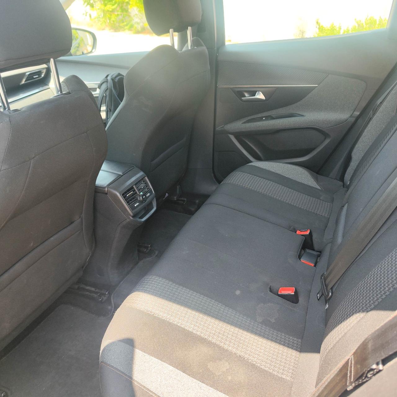 Peugeot 3008 BlueHDi 130 S&S Active Business