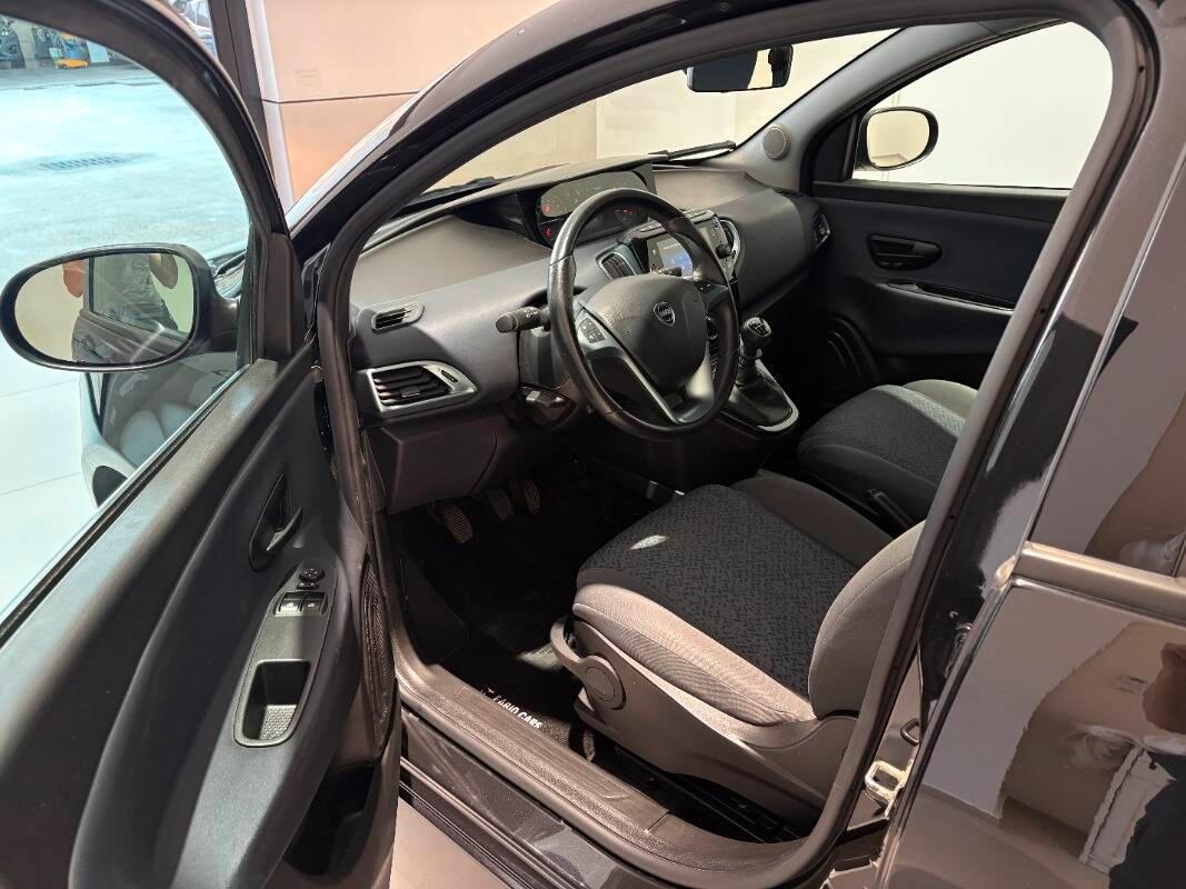 Lancia Ypsilon III 1.0 firefly hybrid Silver Plus s&s 70cv