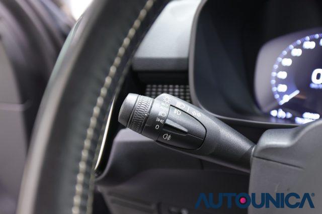 VOLVO XC40 T5 RECHARGE PLUG-IN HYBRID R-DESIGN