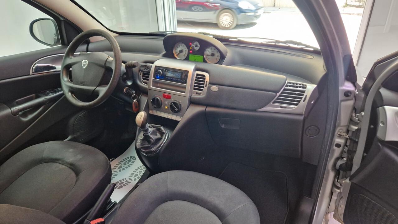 Lancia Ypsilon 1.2 69 CV Unyca