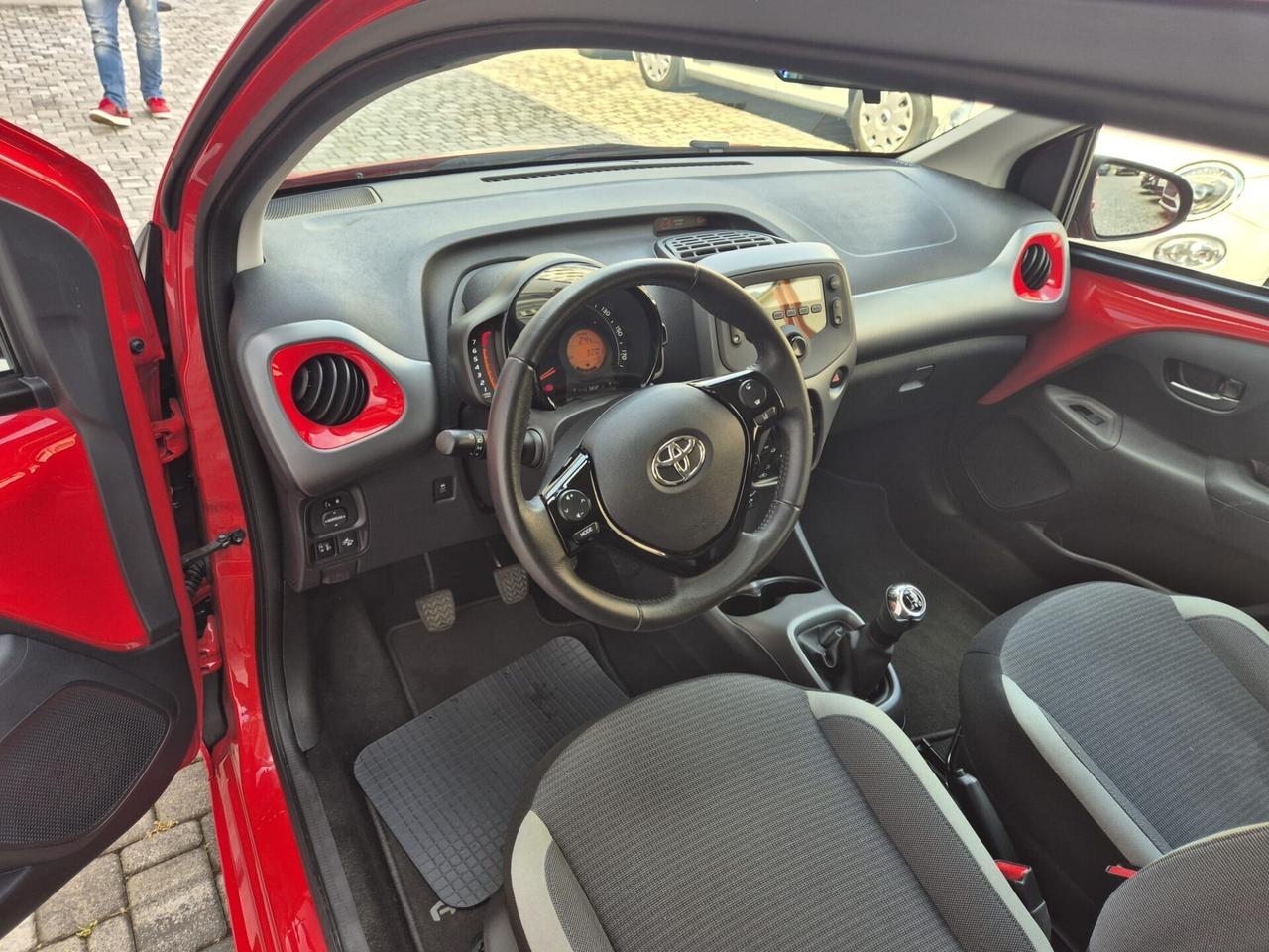 Toyota Aygo 1.0 Connect 5 porte SOLO 3000KM OK NEO