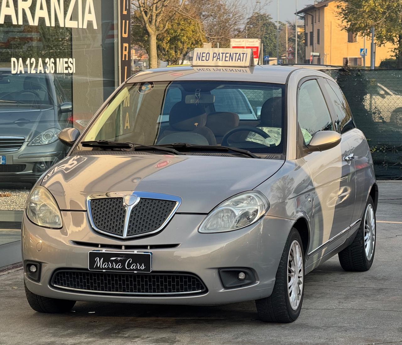 Lancia Ypsilon 1.4 Argento- NEOPATENTATI