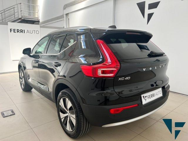 VOLVO XC40 T4 Recharge Core Bright