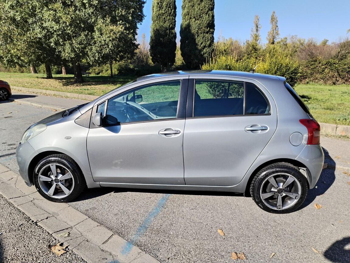 Toyota Yaris 1.0 5 porte 10/2007 km 140000 tagliando pre-consegna