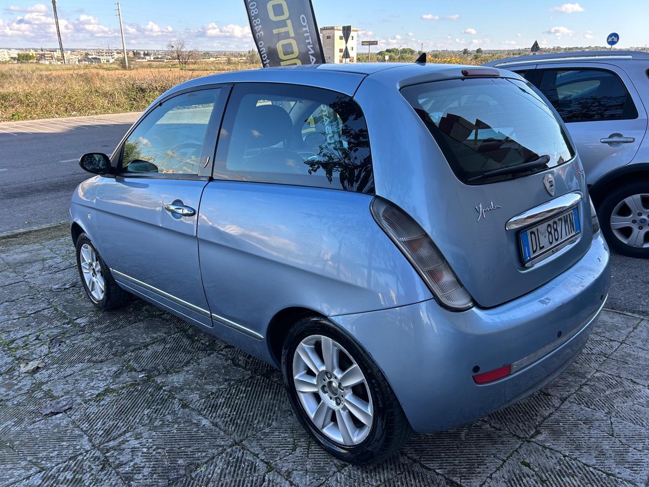 Lancia Ypsilon 1.3 MJT 75 CV Argento