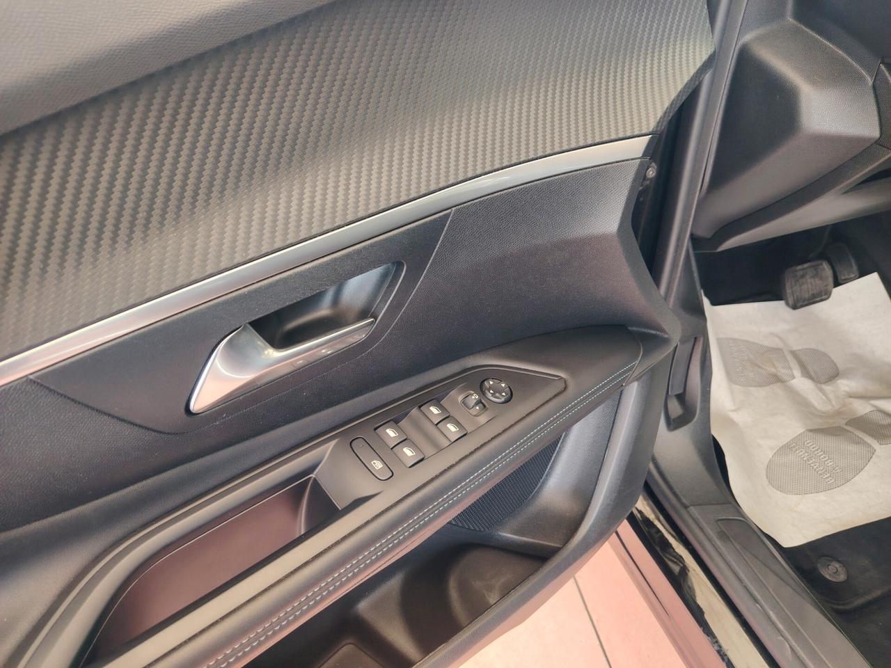 Peugeot 3008 BlueHDi 130 S&S EAT8 Allure 2022 restyling