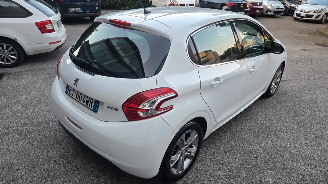 Peugeot 208 PureTech 82 5 porte Allure Neopatentati