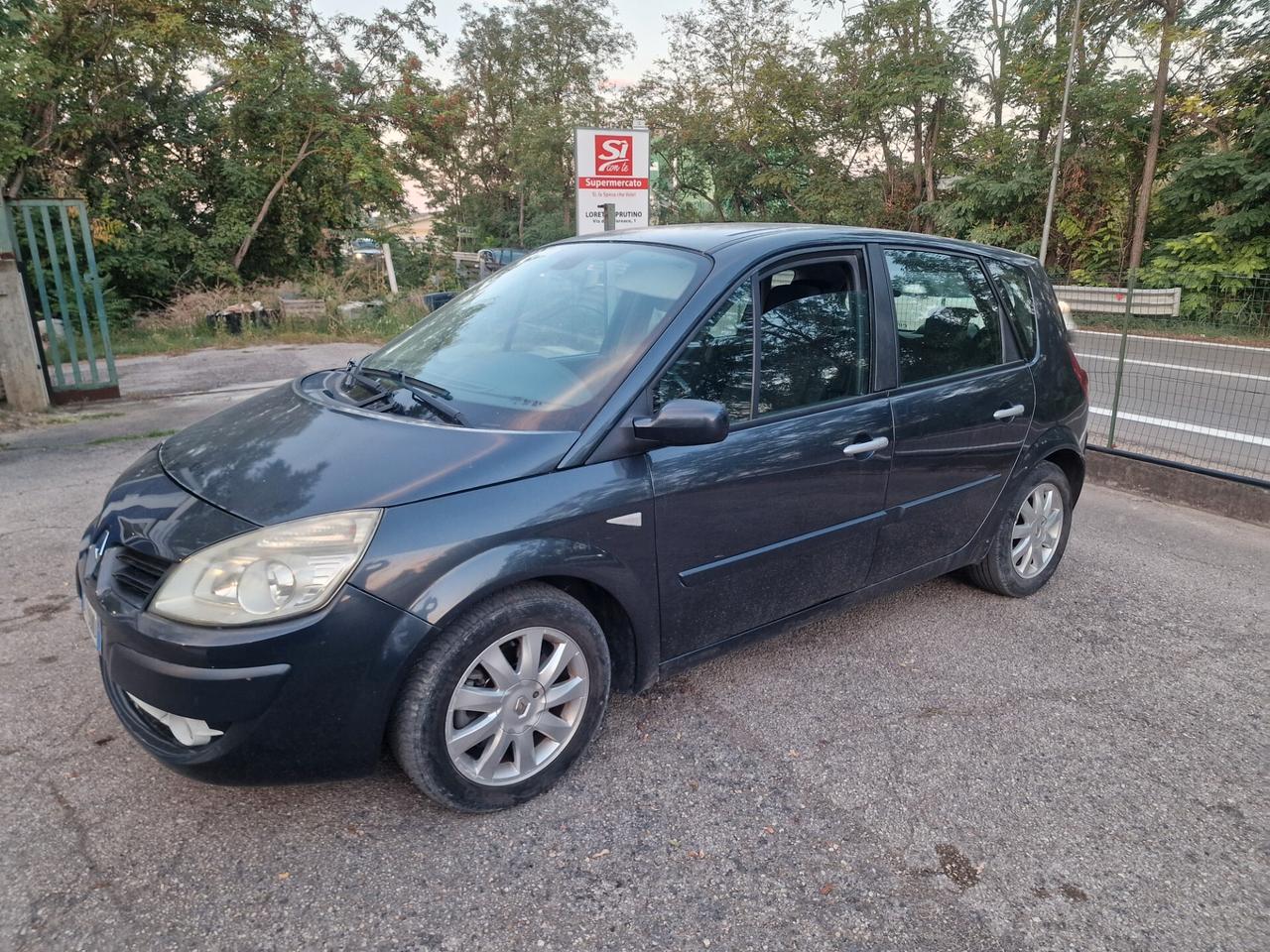 Renault Scenic Grand Scénic 1.9 dCi/130CV PlayStation Portable