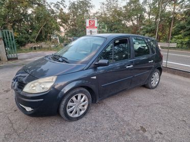 Renault Scenic Grand Scénic 1.9 dCi/130CV PlayStation Portable