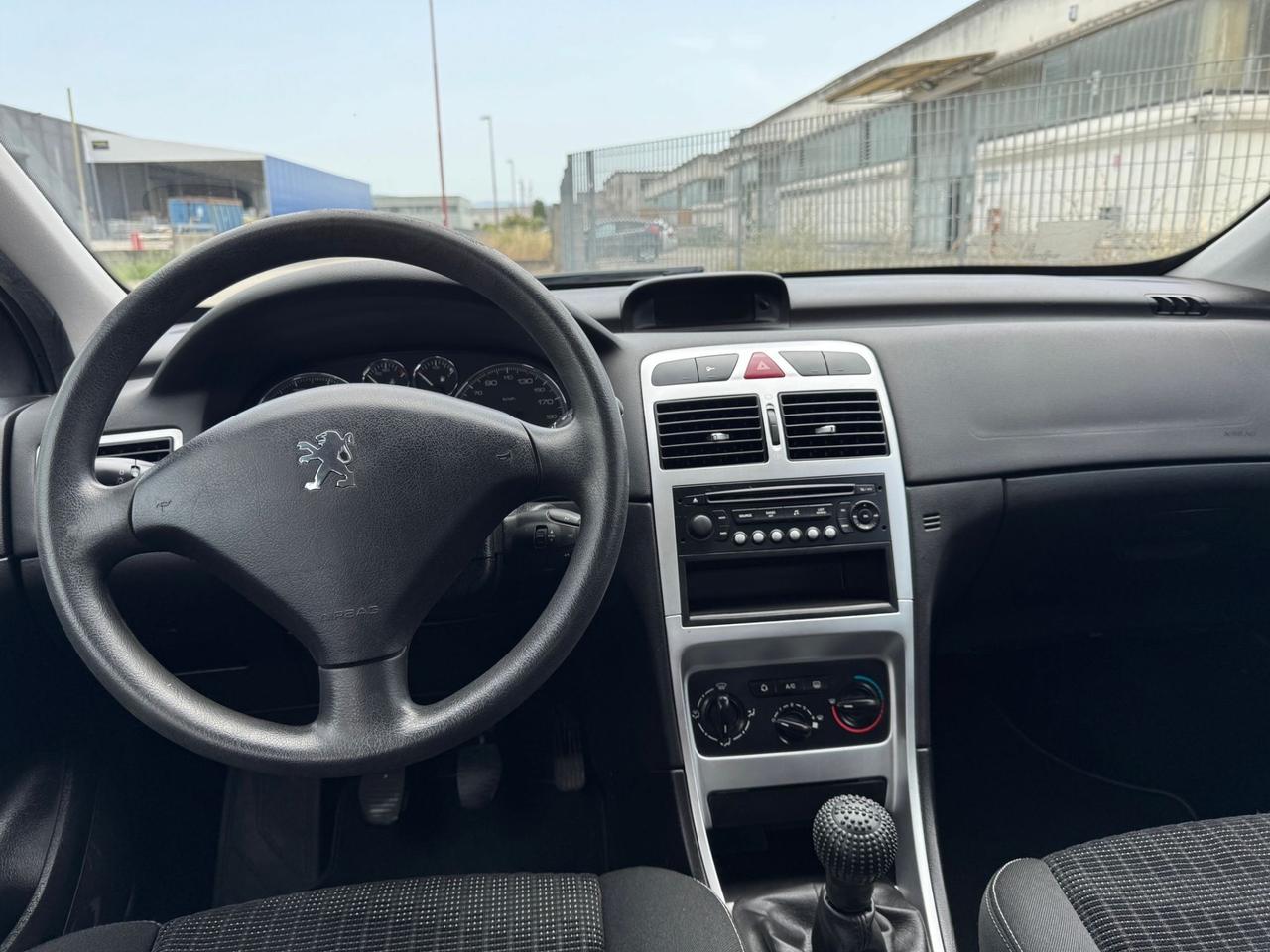 Peugeot 307 1.4 16V 5p. 143000 km