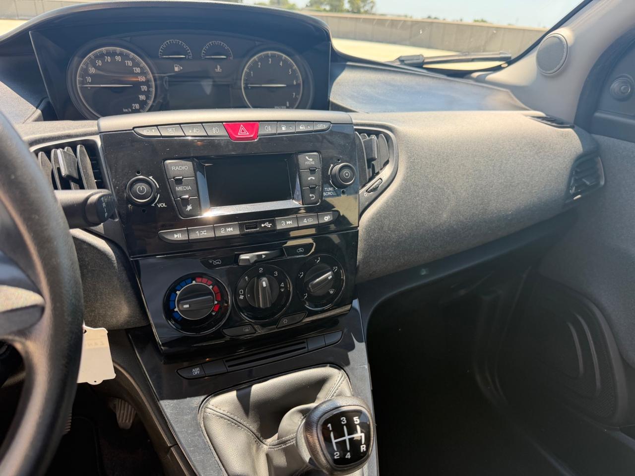 Lancia Ypsilon 1.2 69 CV 5 porte GPL Ecochic Silver