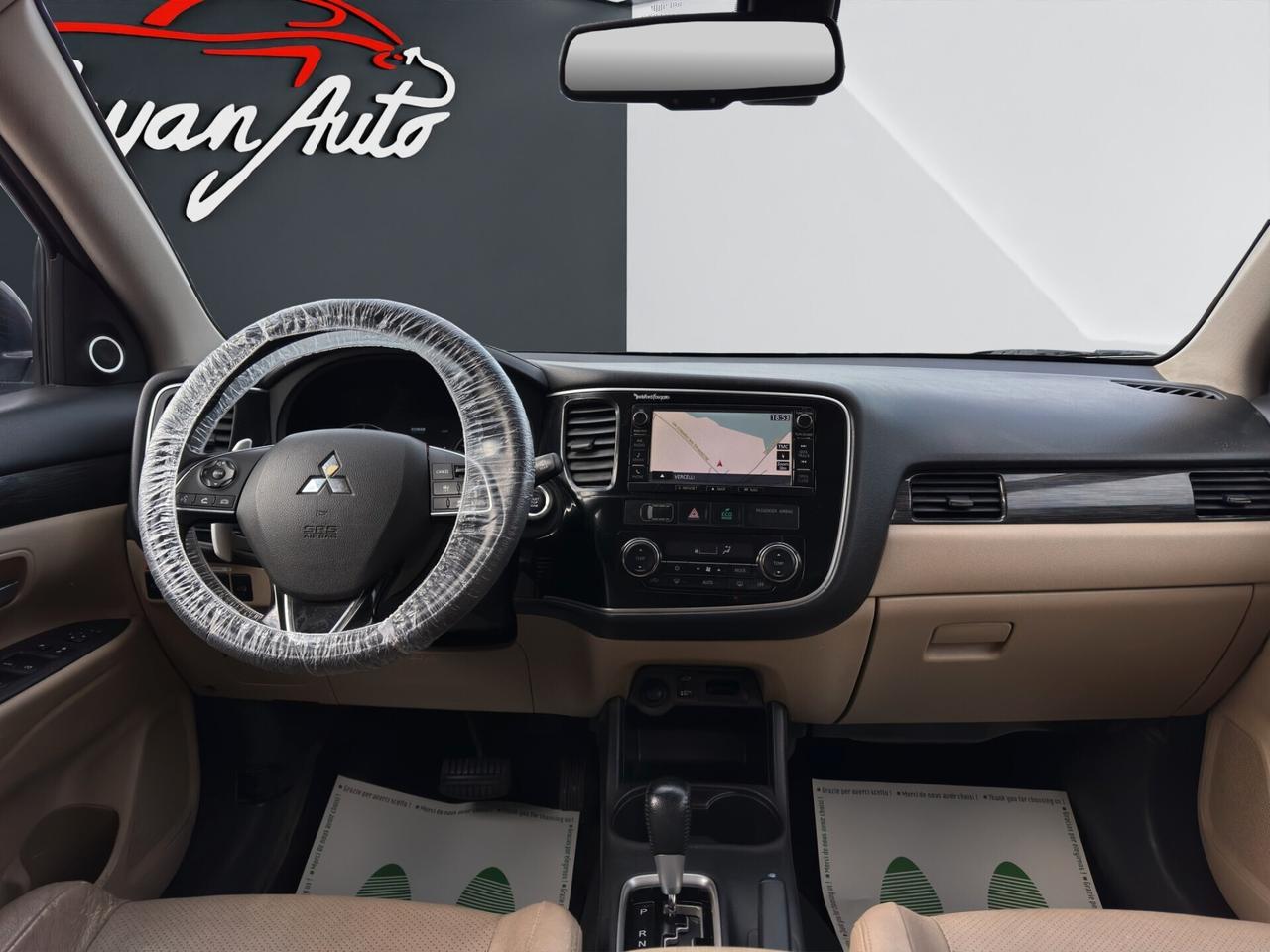Mitsubishi Outlander 2.2 DI-D 4WD Instyle Plus Navi Diamond Pack 7P