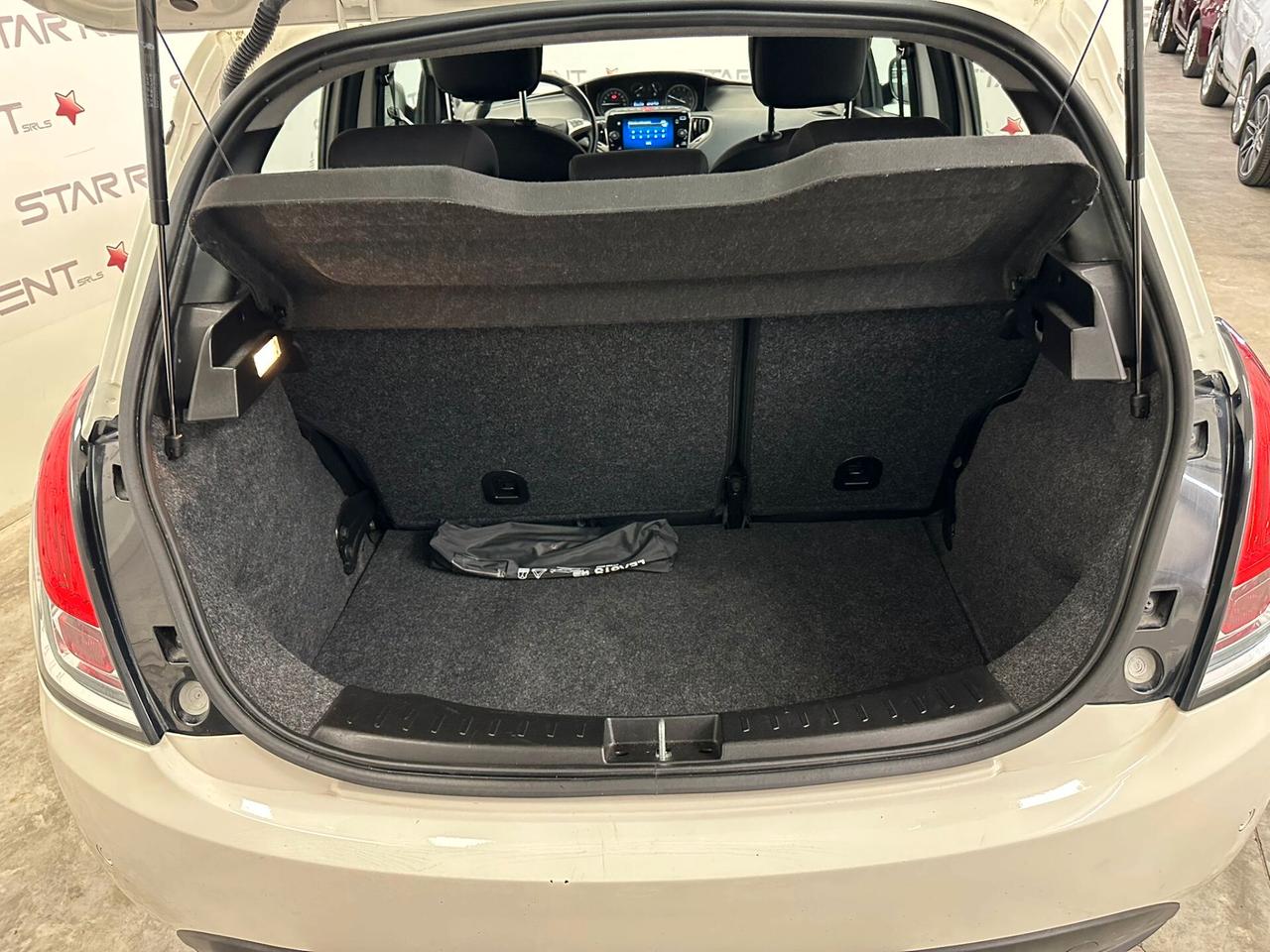 Lancia Ypsilon 1.0 FireFly 5 porte S&S Hybrid Gold