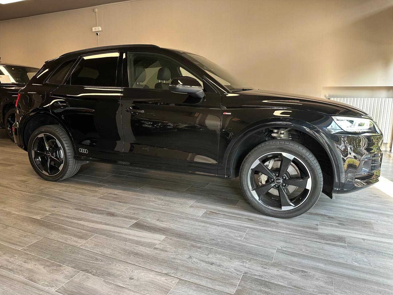 Audi Q5 40 2.0 tdi mhev S line Plus Quattro 204cv Black Edition
