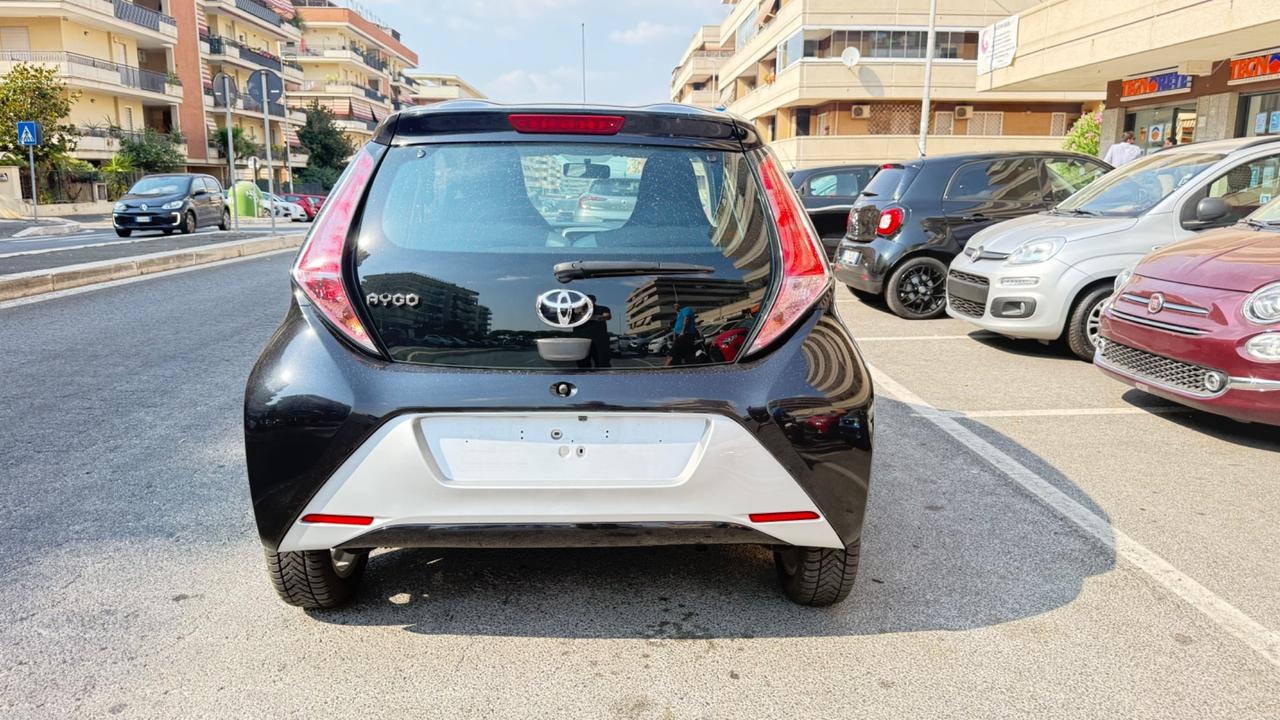 Toyota Aygo 1.0 VVT-i 69 CV 5 porte x-PLAY LED CAR PLAY KAMERA PDC BLUETOOH CERCHI 16