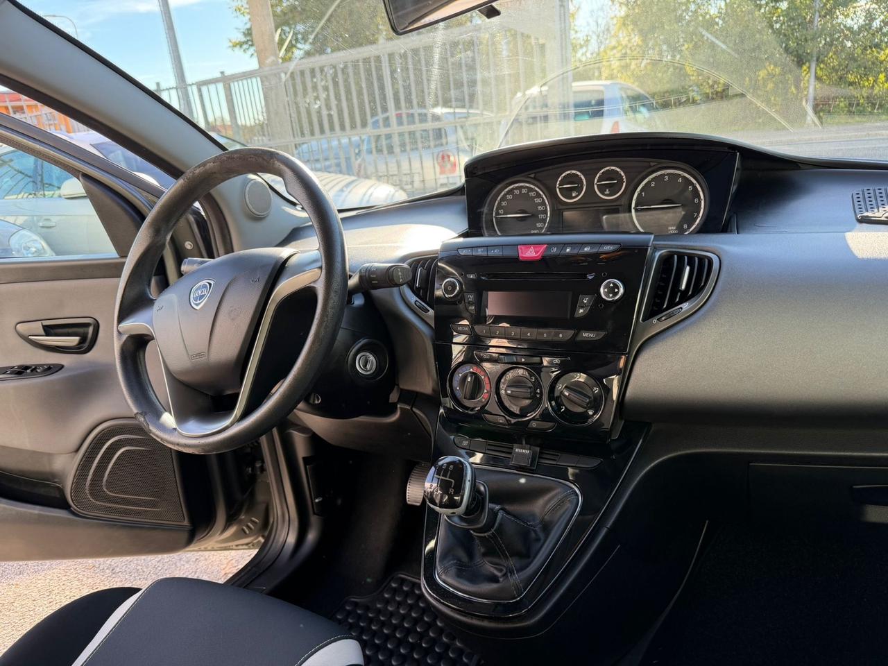 Lancia Ypsilon 0.9 TwinAir 85 CV 5 porte S&S DFN Gold
