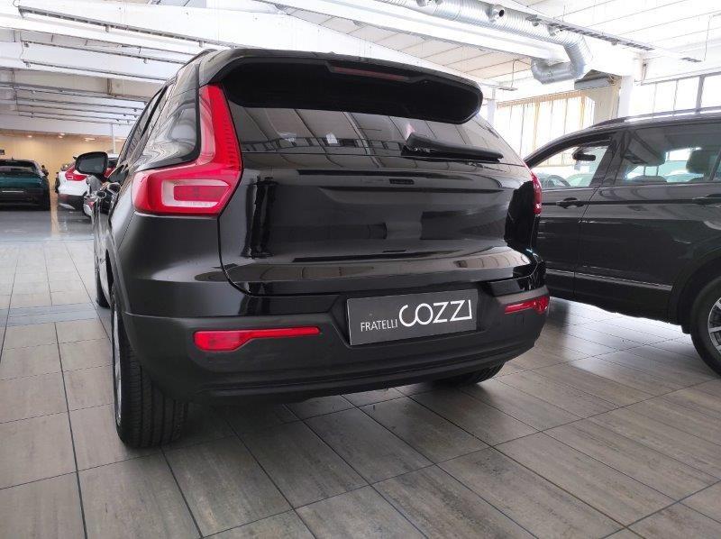 VOLVO XC40 (2017-->) - XC40 T2 Geartronic Momentum Core N1