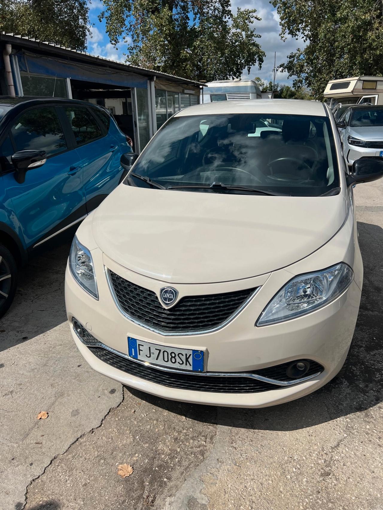 Lancia Ypsilon 1.2 69 CV 5 porte platinum