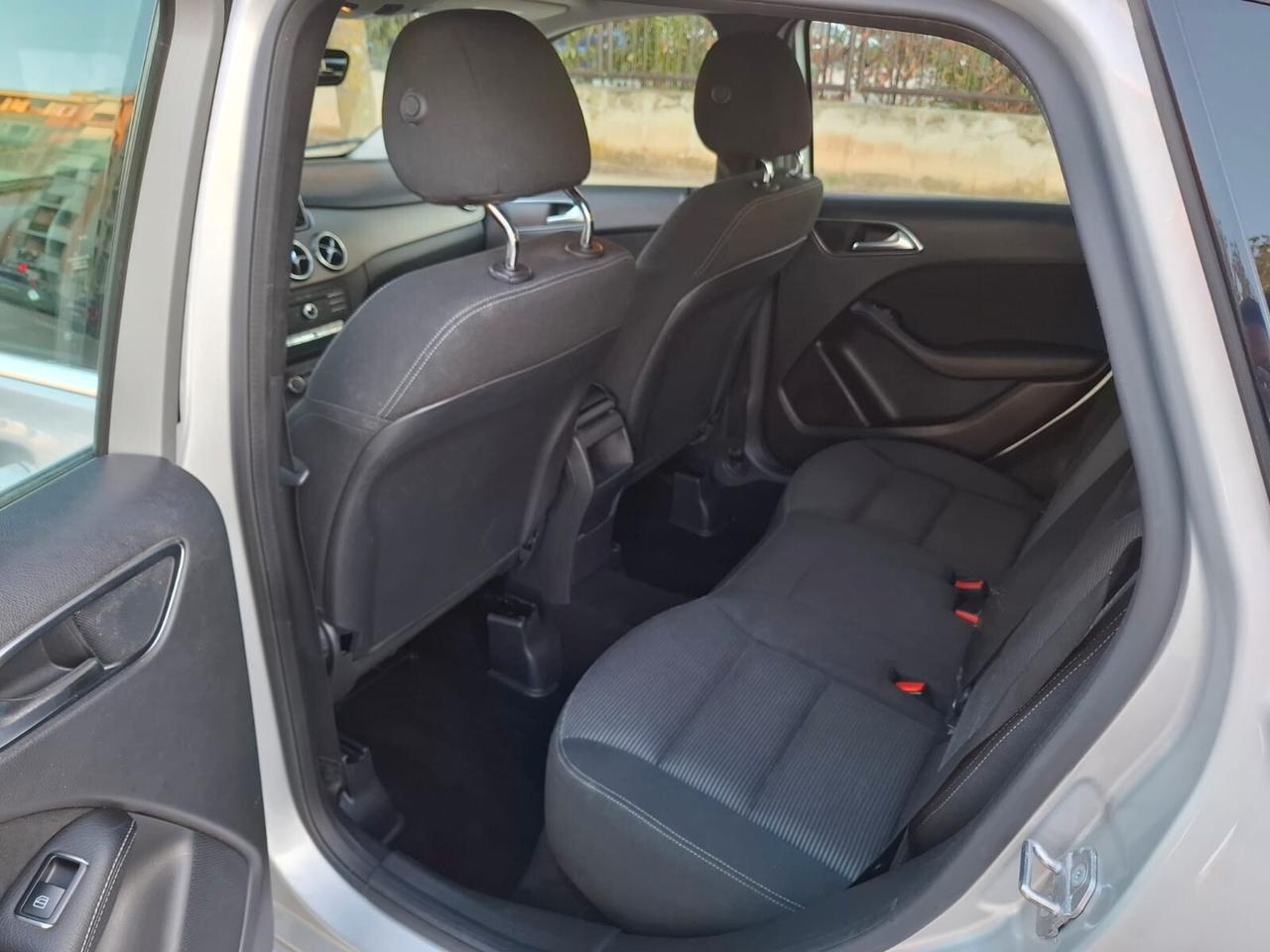 MERCEDES-BENZ B180 AUTOMATIC PREMIUM