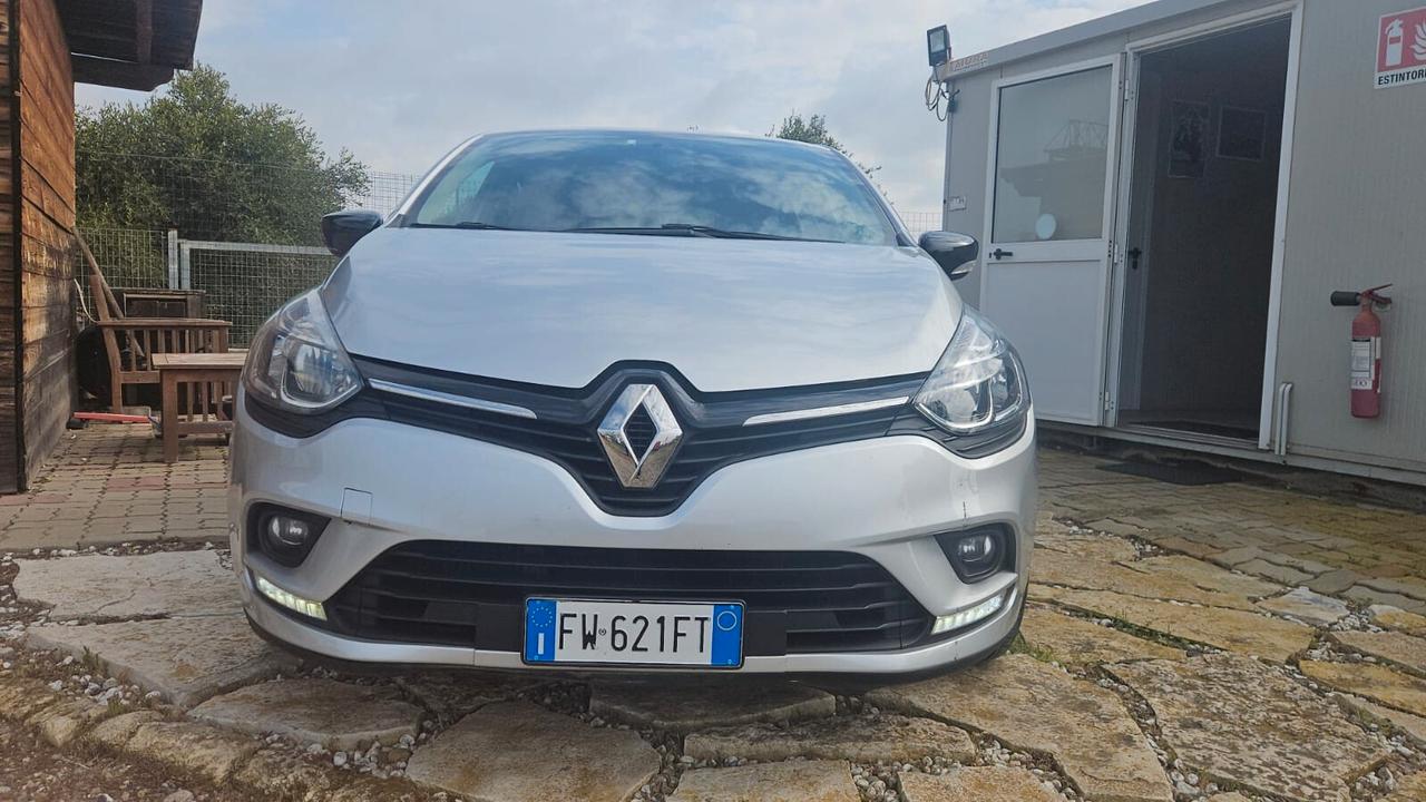 Renault Clio dCi 8V 75 CV 5 porte Moschino Life