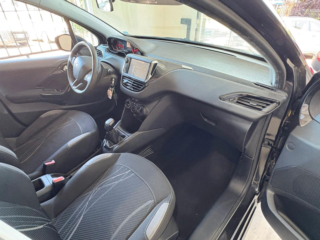 Peugeot 208 12 MESI DI GARANZIA COMPLETA!!!!