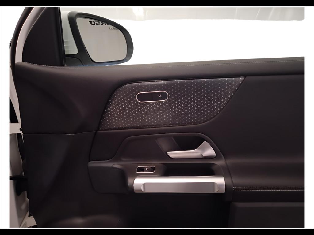 Mercedes-Benz GLB - X247 2023 - GLB 180 d Progressive Advanced auto