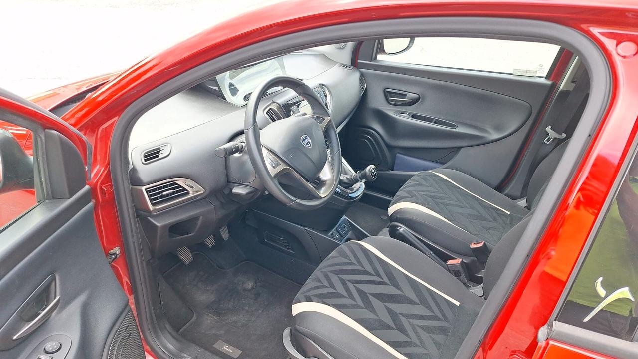 Lancia Ypsilon 1.2 69 CV 5 porte Gold