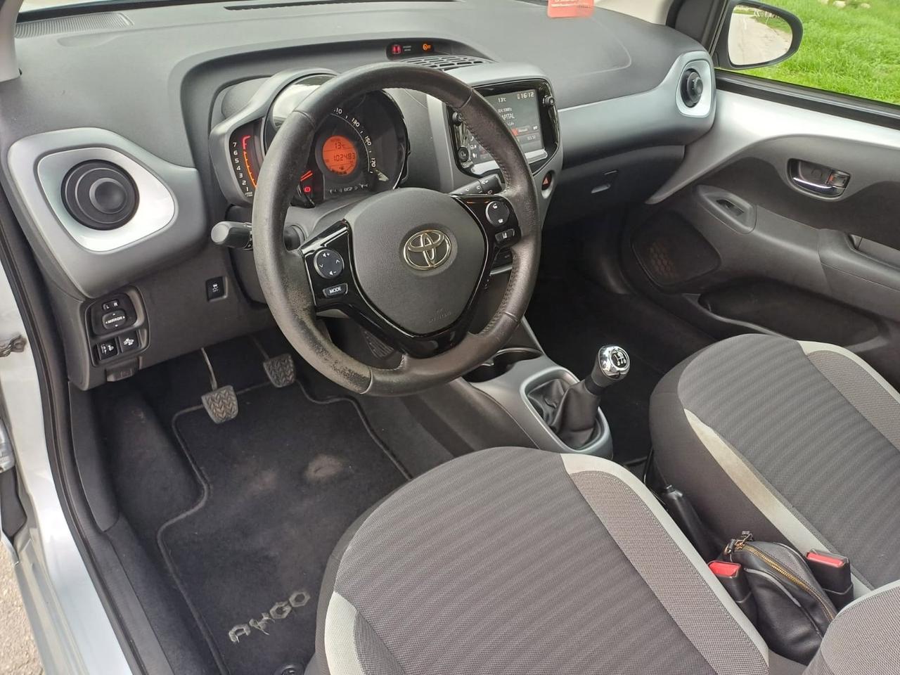 Toyota Aygo 1.0 VVT-i 72 CV 5 porte x-clusiv