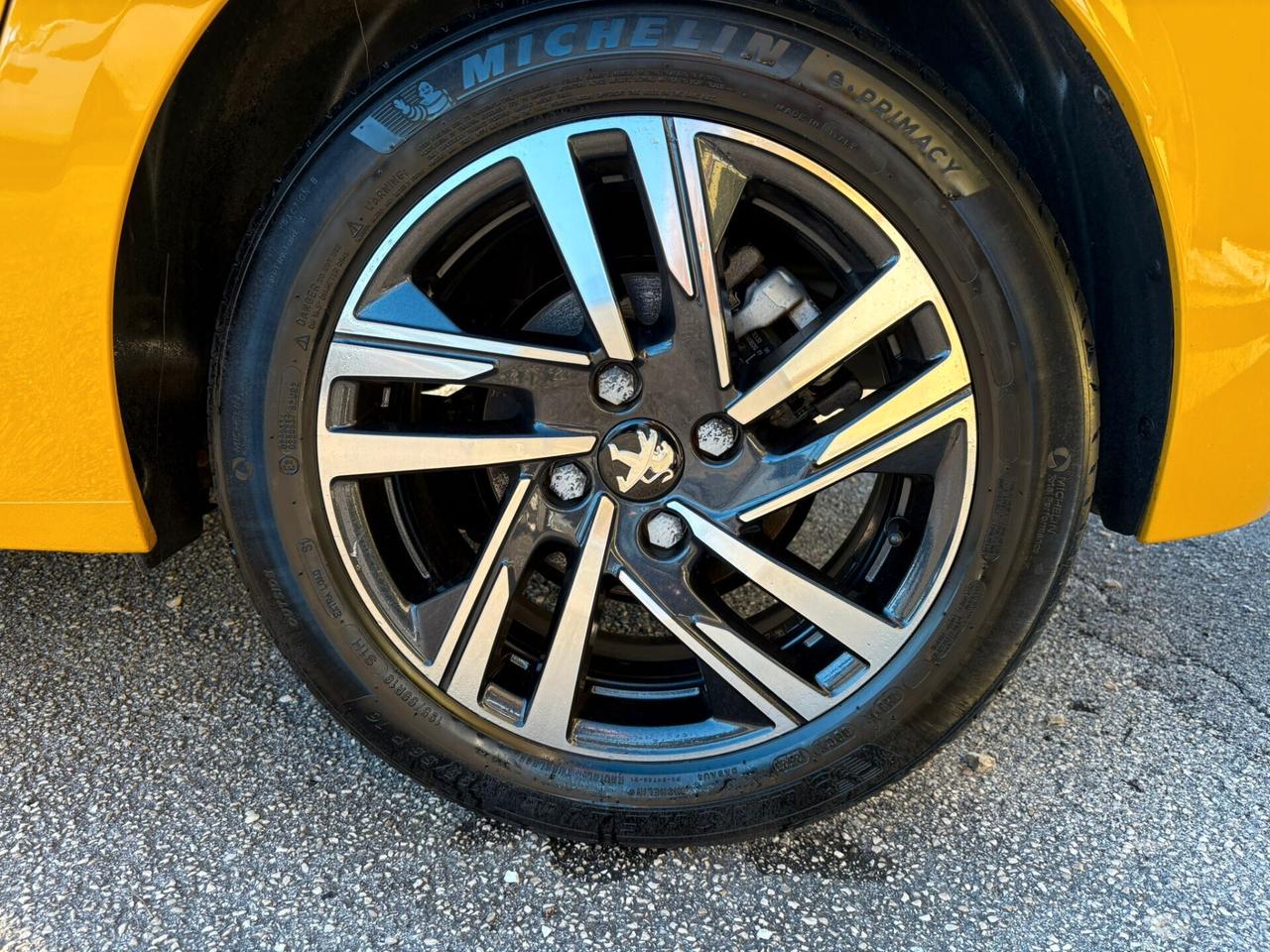 Peugeot 208 PureTech 1.2 LIKE 100