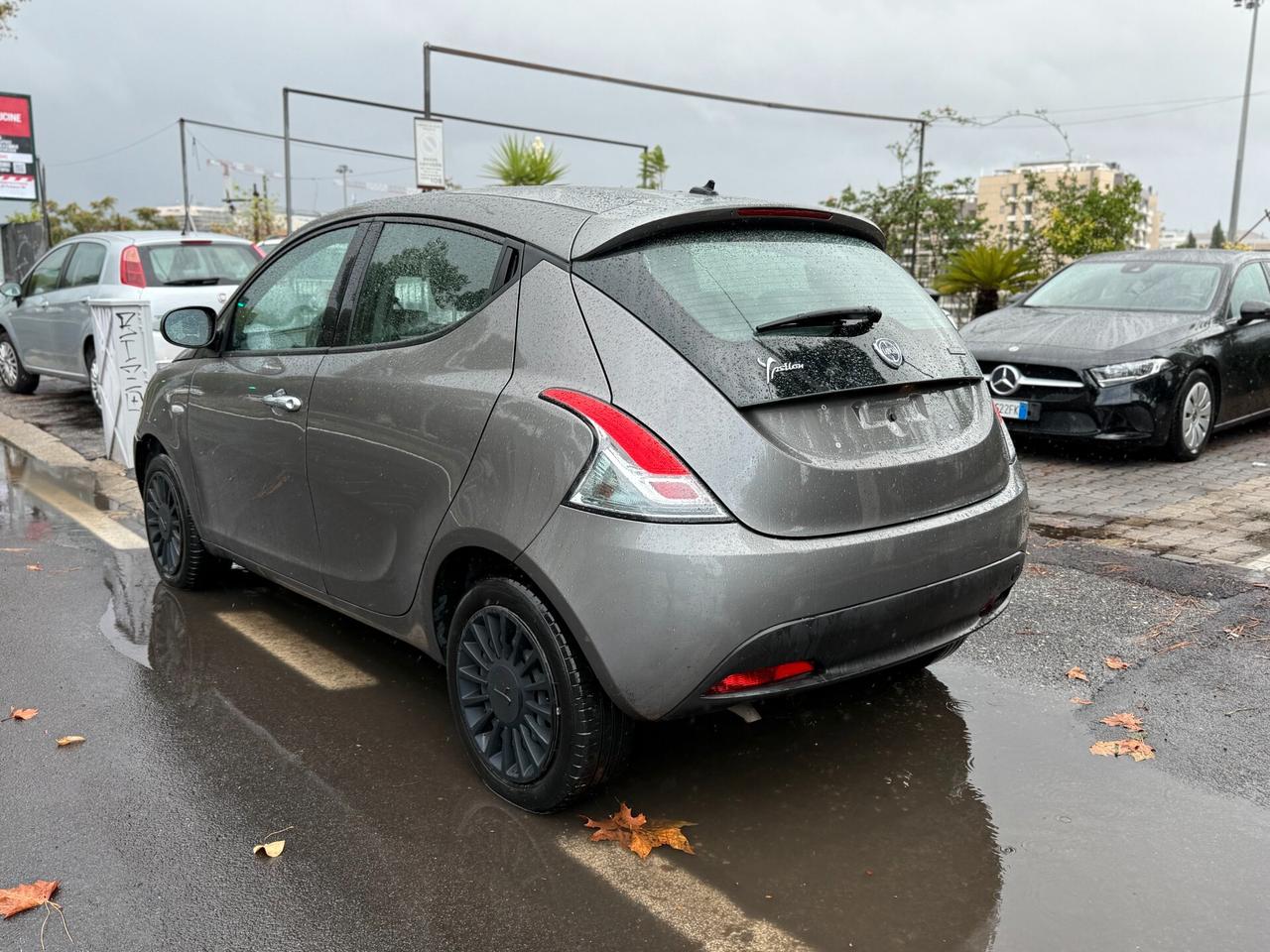 Lancia Ypsilon 1.0 FireFly 5 porte S&S Hybrid Ecochic Gold