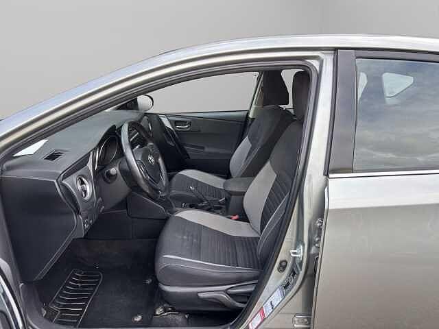 Toyota Auris 1.8 Hybrid Cool