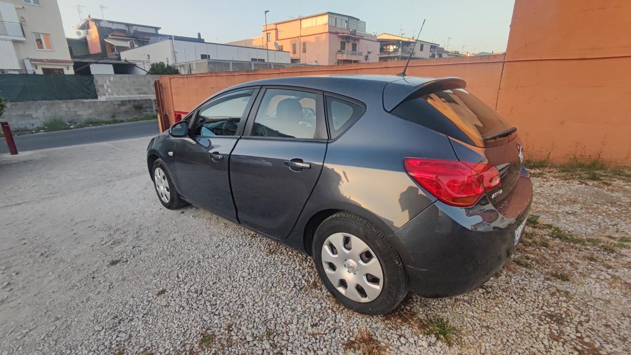 Opel Astra 1.4 100CV GPL 2013